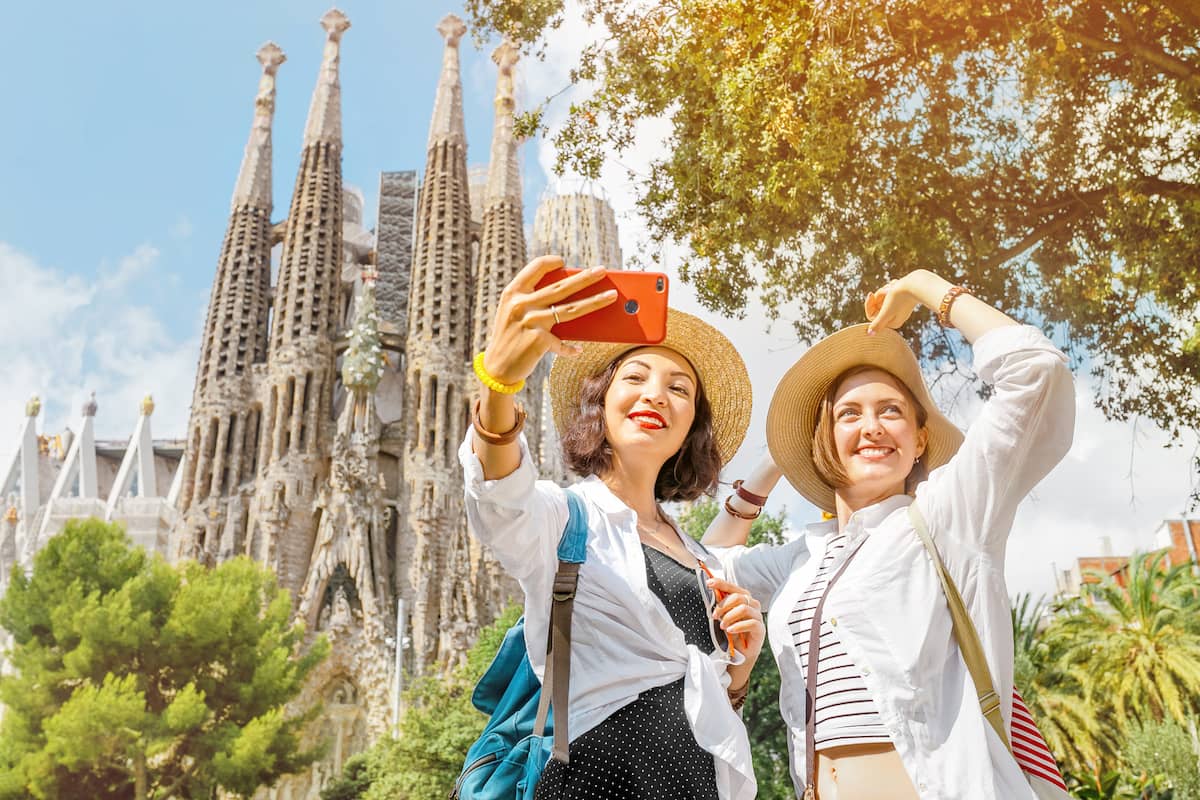 Top 10 Landmarks for Your First Barcelona Tour - Cobblestone Road Barcelona